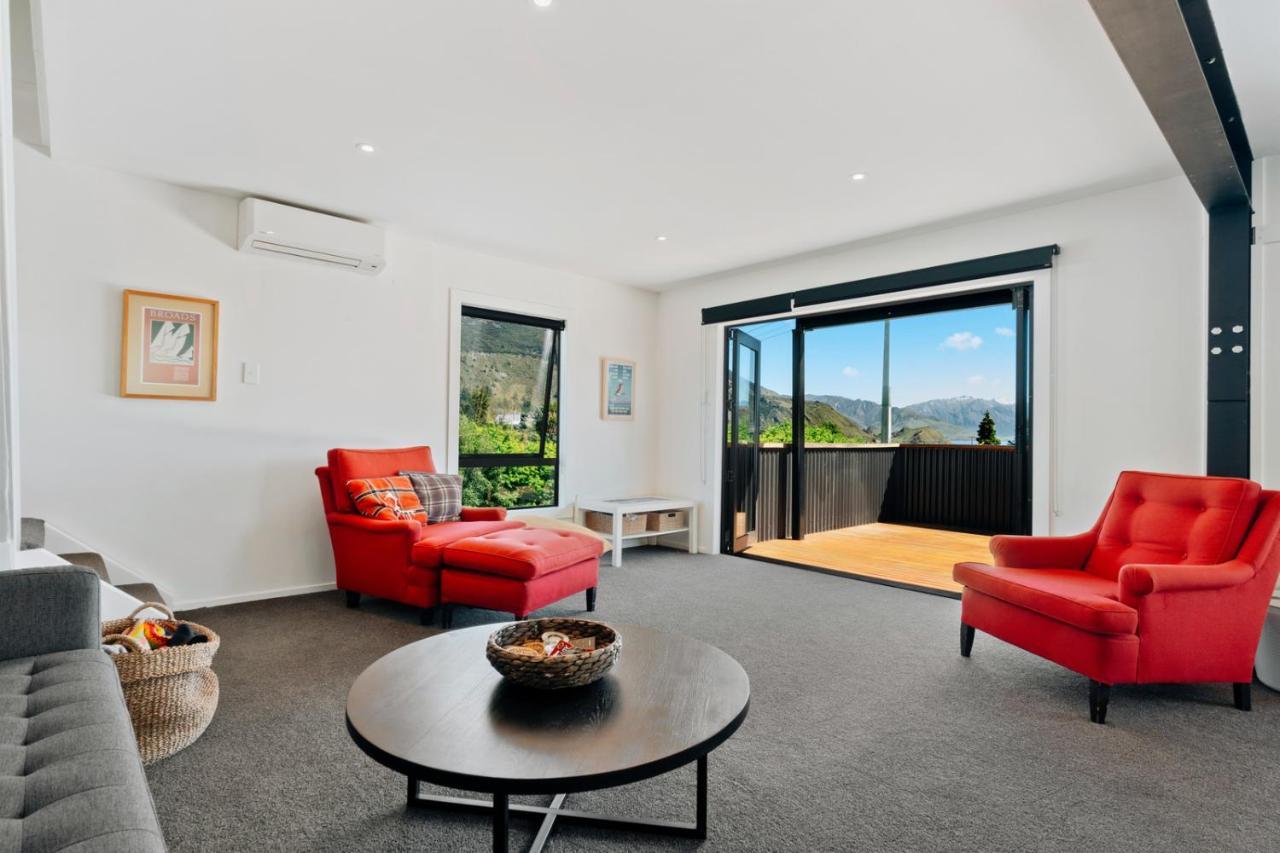 Views On Parry - Lake Hawea Holiday Home Exterior photo